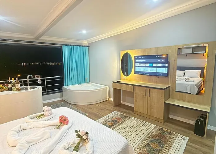 Old Town アパートホテル フェティエ