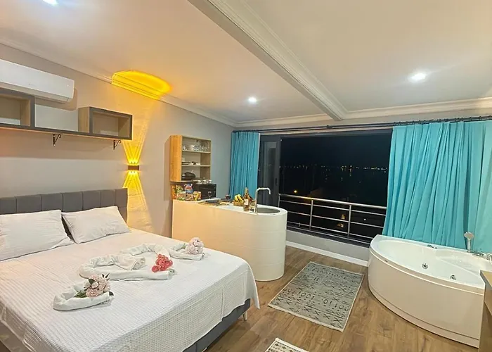 Old Town アパートホテル フェティエ